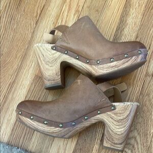 Brown Leather Women's Clogs